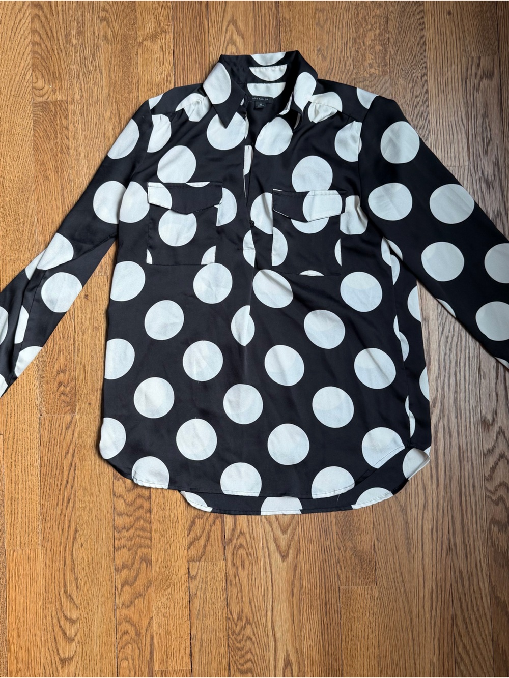 Ann Taylor Black & White Polka Dot Long Sleeve Button-Down Blouse Size XS